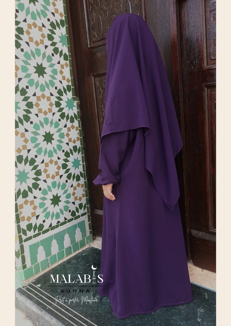 Abaya et khimar de la marque Nusayba