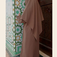 Abaya et khimar de la marque Nusayba
